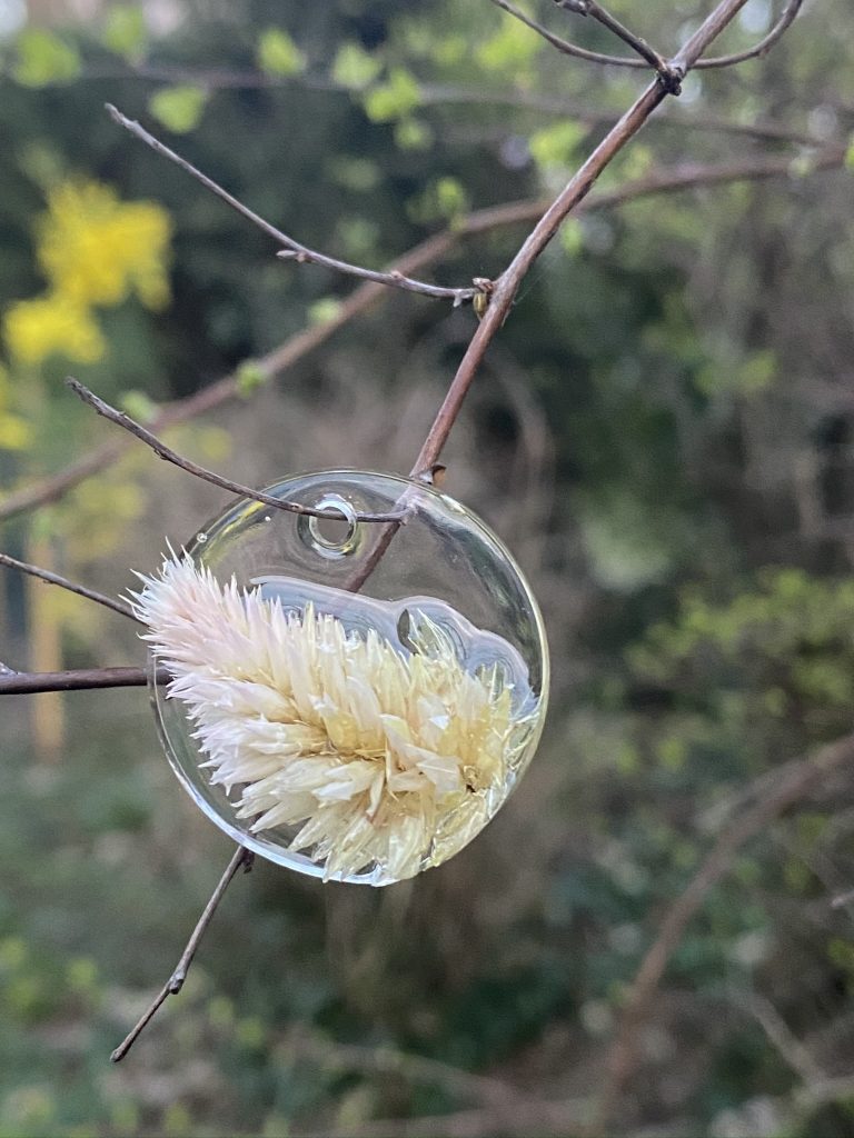 Bijou en résine uv