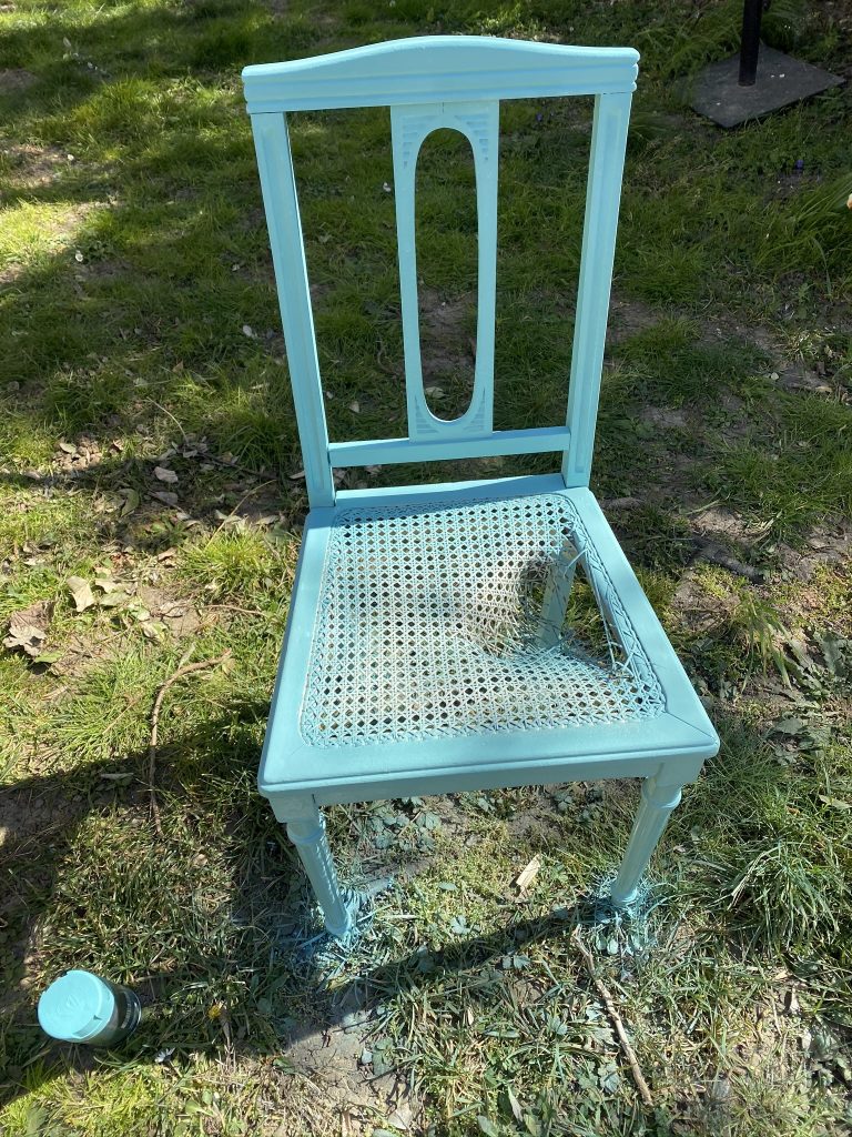 rénover une chaise : repeindre