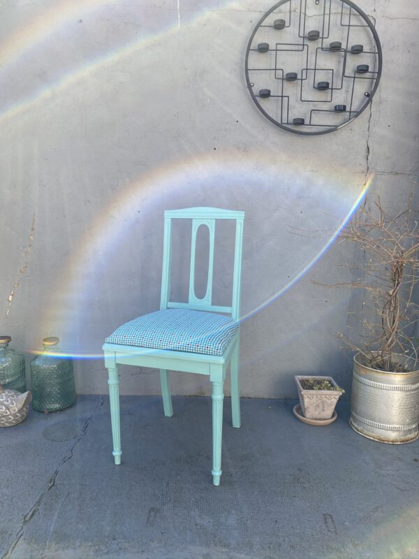 Des mini-chaises transformées en porte plante 9 chaise restaurée facilement