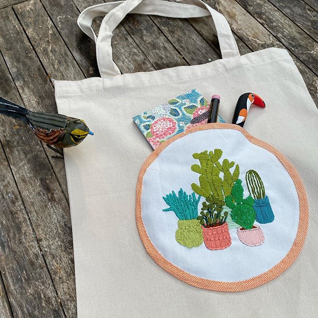 Une poche brodée pour mon tote bag