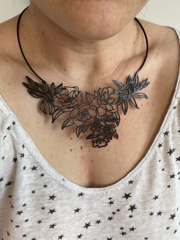 collier fleur tattoo