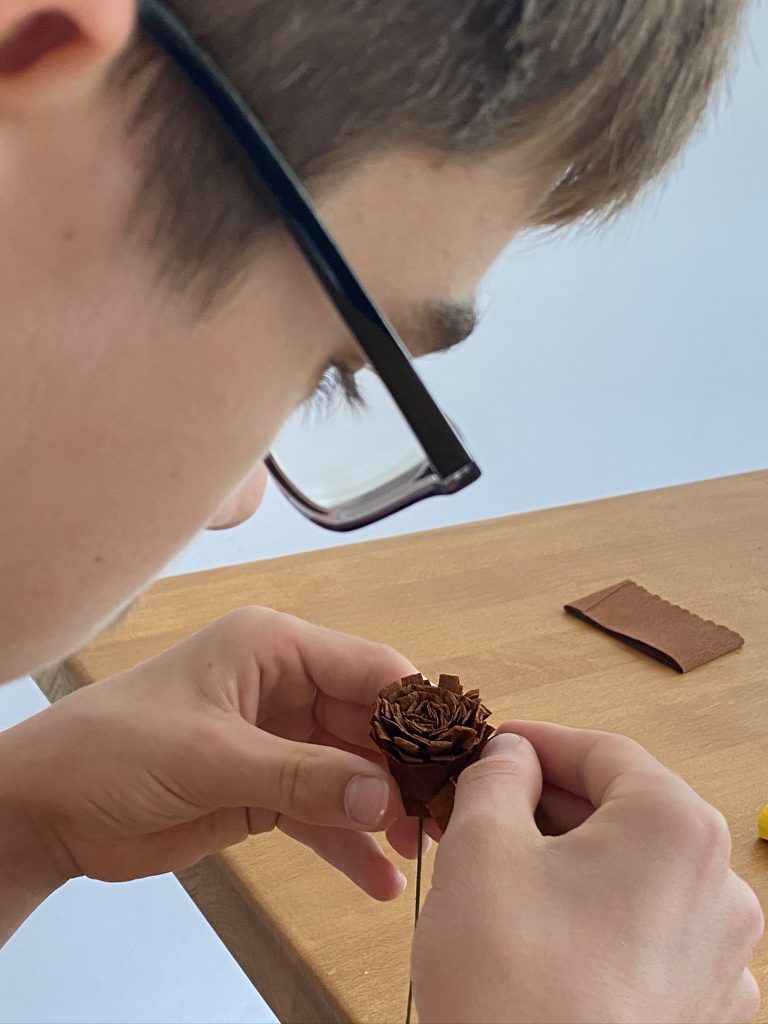 fabriquer un tournesol en papier crépon