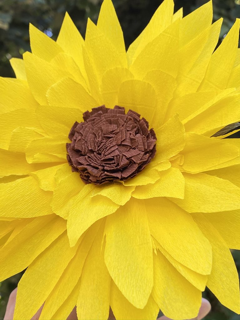 fabriquer un tournesol en papier crépon