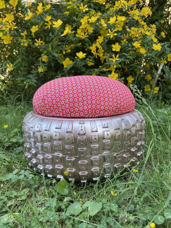 Des mini-chaises transformées en porte plante 10 pnouf, mi pouf, mi pneu