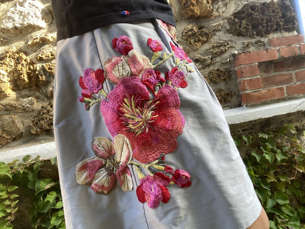 Upcycling de jupe avec un patch de broderie - Ciloubidouille