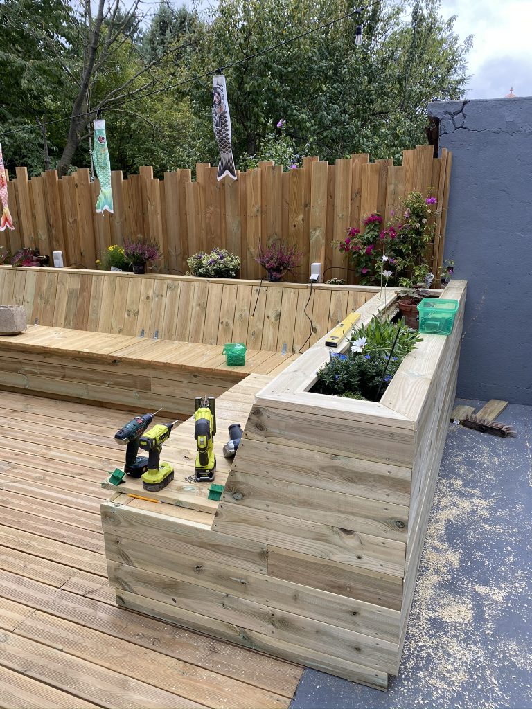 Construire une terrasse en bois tout seul 54 Terrasse en bois coin apéro