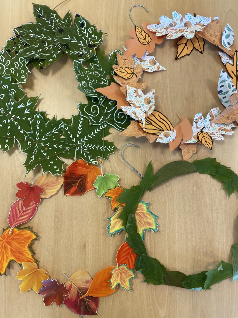 Couronne feuilles d'automne DIY pour enfants