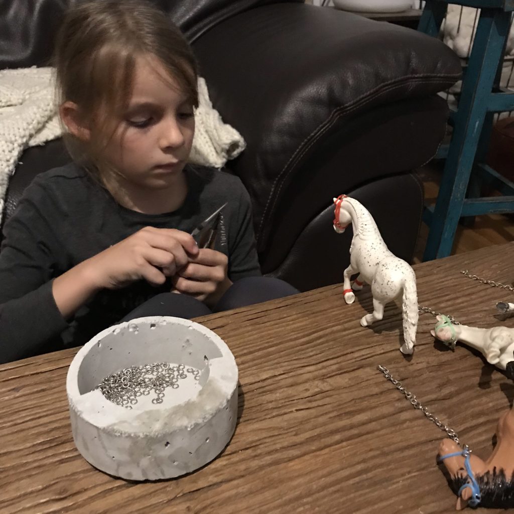 tuto jouet : fabriquer un Licol de cheval en élastique 1 tuto licol cheval jouet