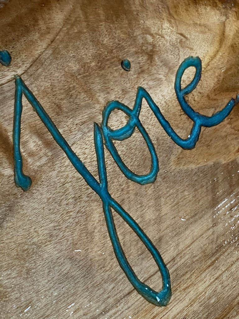 Graver la joie dans le bois et la résine 14 Tuto bois et résine planche apéro