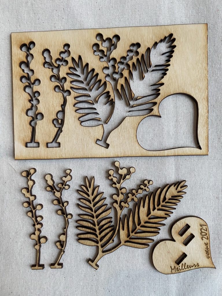Ma carte vœux en bois offre du mimosa éternel ! 5 carte de voeux en bois découpé