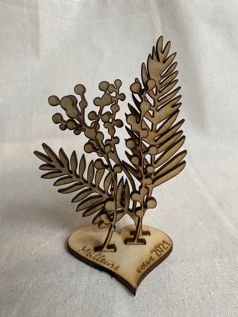 Ma carte vœux en bois offre du mimosa éternel ! 6 brins de mimosa en bois