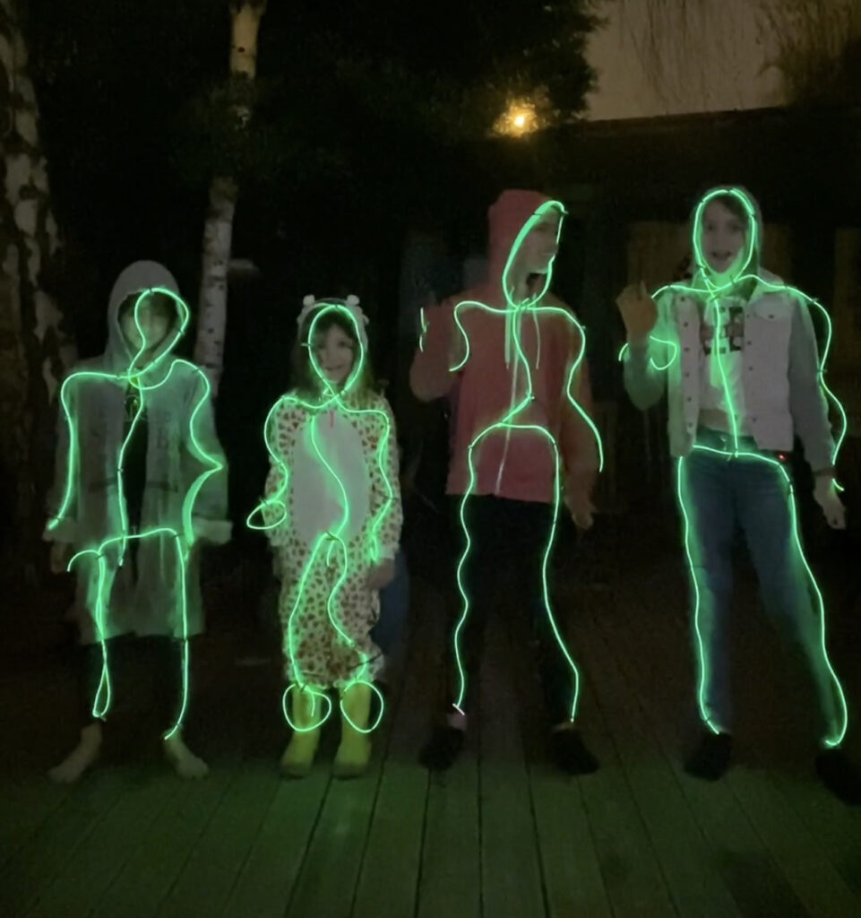 Vidéo bonhomme bâton lumineux 2 bonhomme batons lumineux deguisement avant