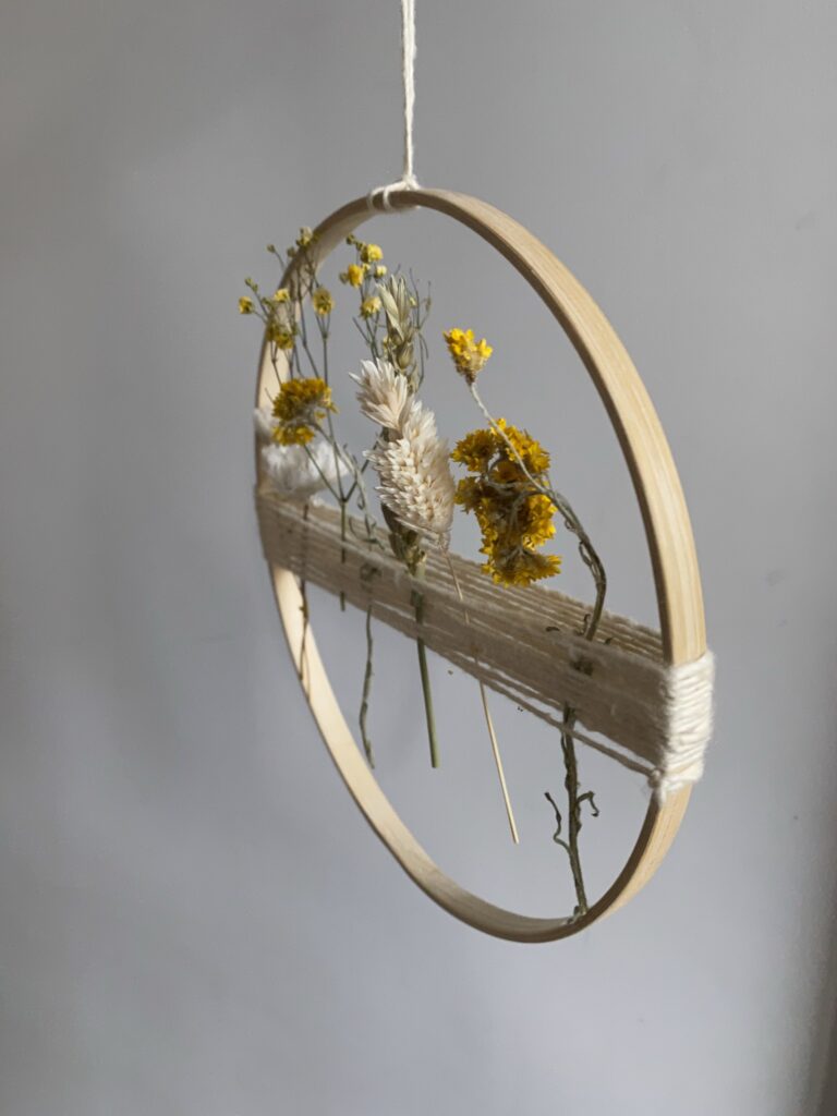 Exposez vos fleurs séchées dans un cercle 2 cercle avec des fleurs séchées