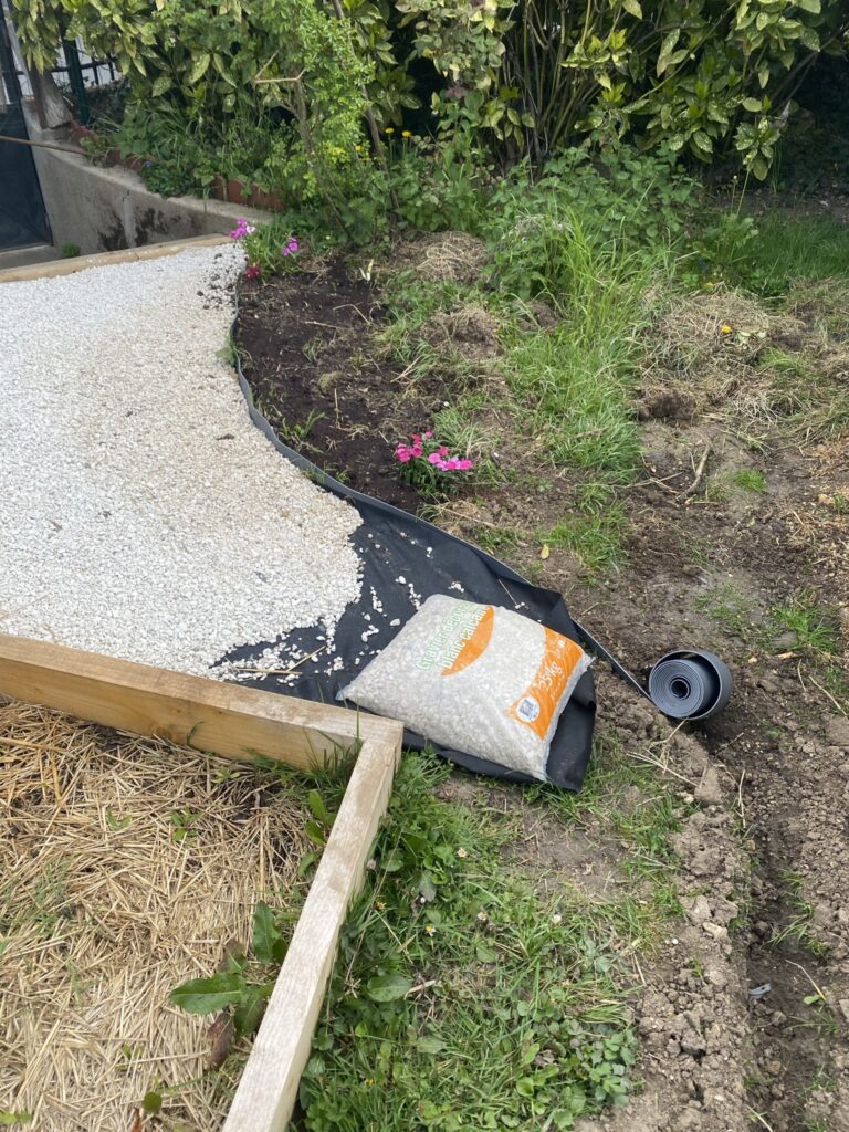 Table de culture pour serre de jardin 13 création d'allées au potager
