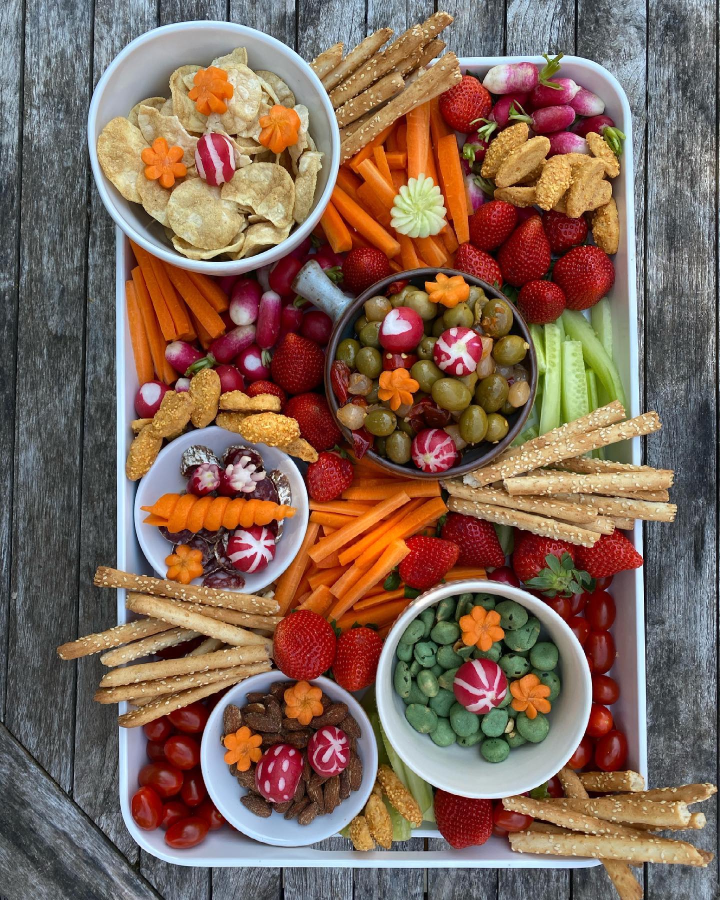 Tailler une carotte en fleur 1 joli plateau apéro légume
