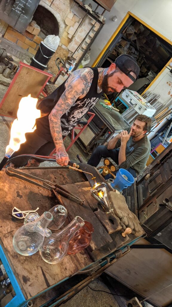 Apprendre à souffler du verre à Paris 5 3b3a7a3f 5117 4271 8361 0b5838fd27af