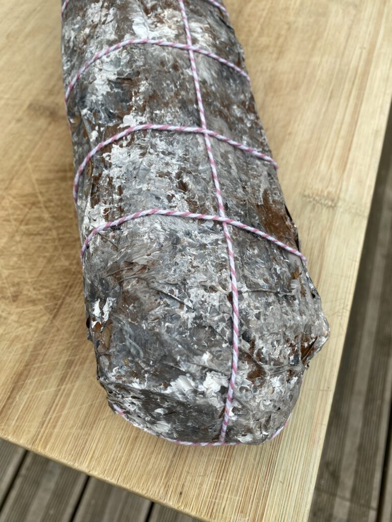 Pinata saucisson en carton à fabriquer