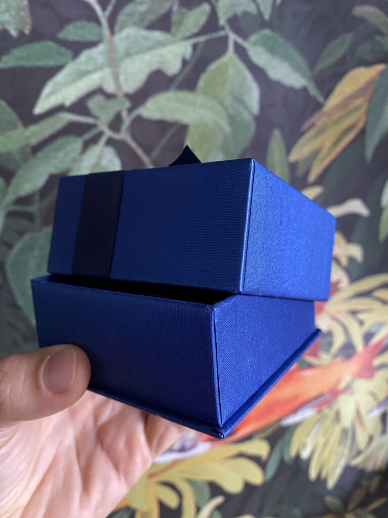 Idées pour exposer la collection de plumes des enfants 1 que faire avec une boite cadeau bijou