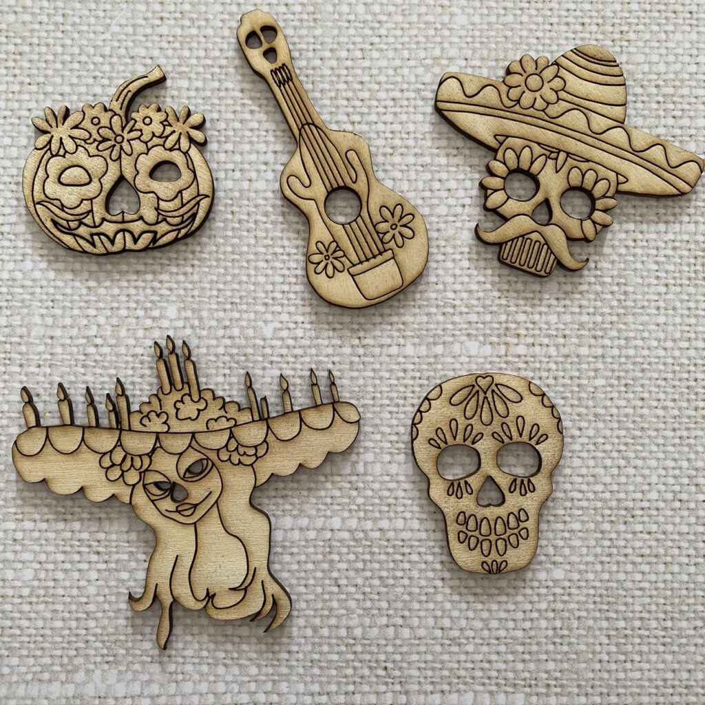 broche d'Halloween en bois