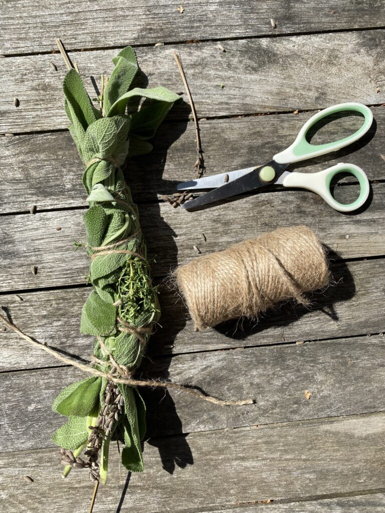 TUTO : 6 IDÉES DE BÂTONS DE FUMIGATION (SMUDGE STICKS) POUR