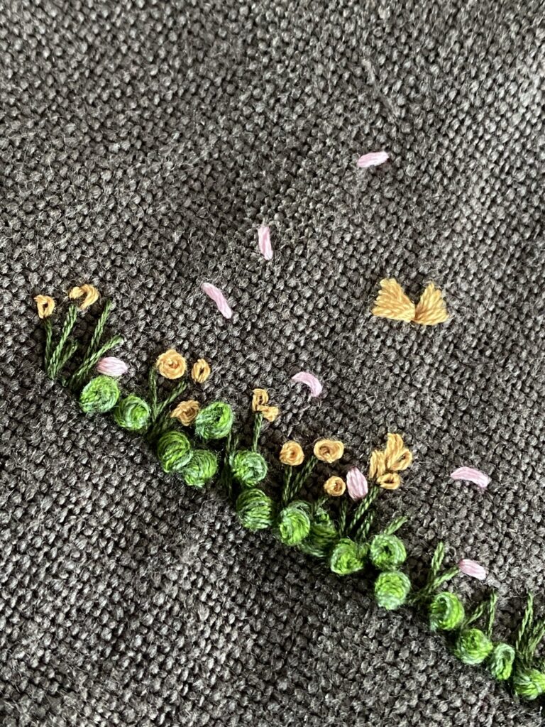 Mon arbre de printemps en broderie 6 herbe en point noeud