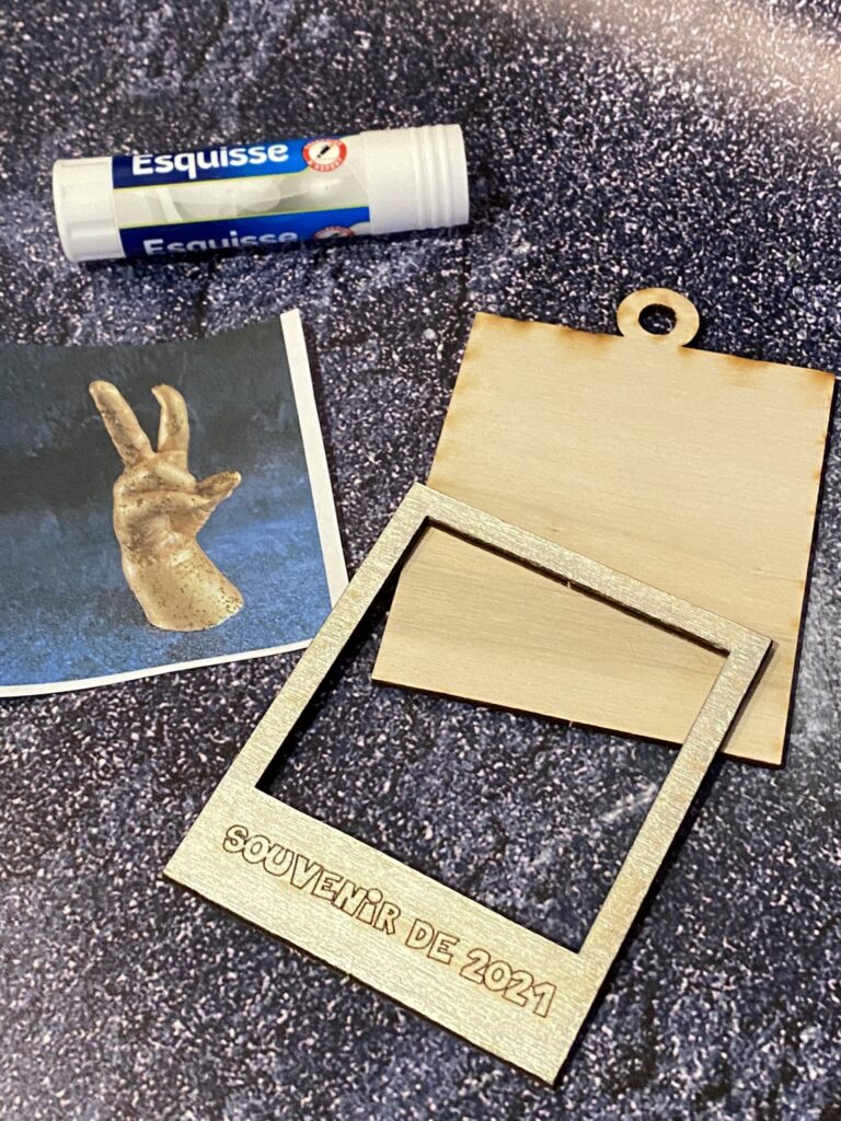 Pour célébrer cette année et sa créativité : la dernière surprise 8 polaroid en bois