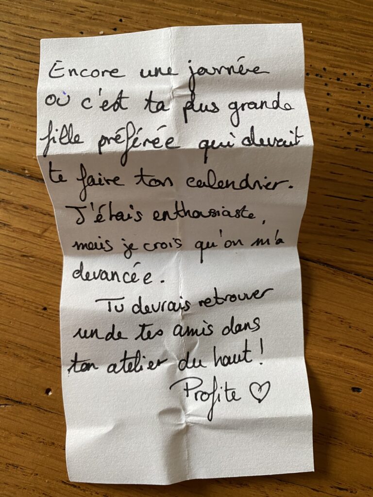 Le lutin de Noël est de retour 1 mot du calendrier de l'avent