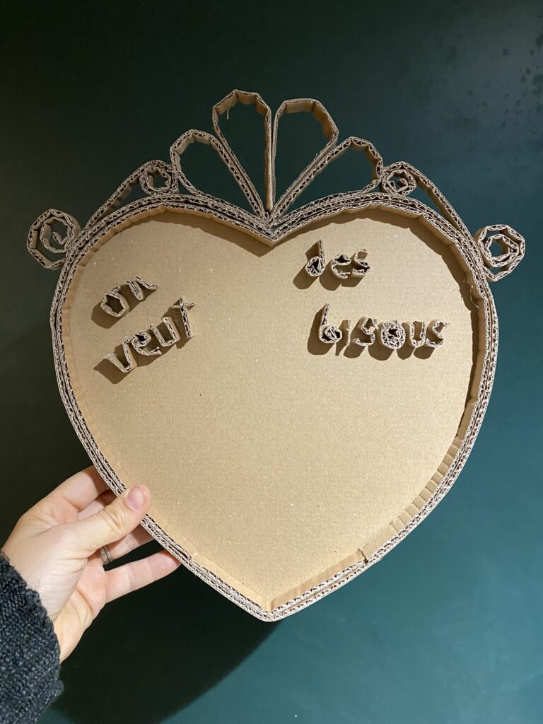 Du gui pour s'embrasser dessous : surprise n°7 12 tuto cadre coeur en carton