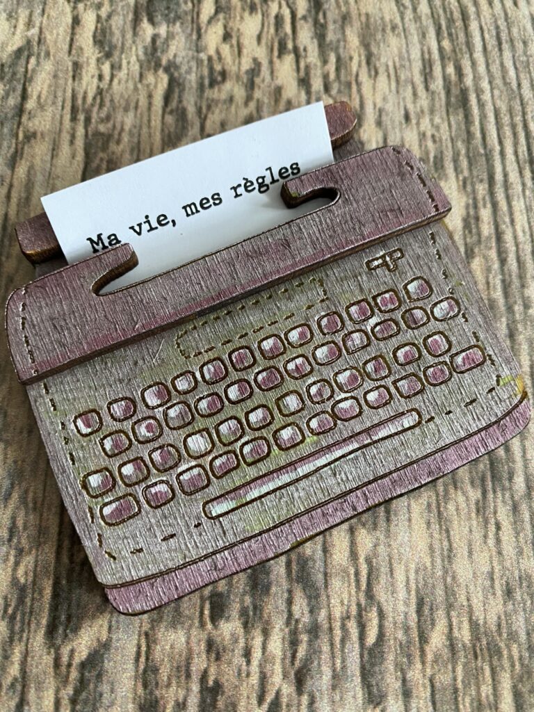 Épinglez vos pensées avec cette broche unique : surprise n°9 7 broche machine à écrire à personnaliser