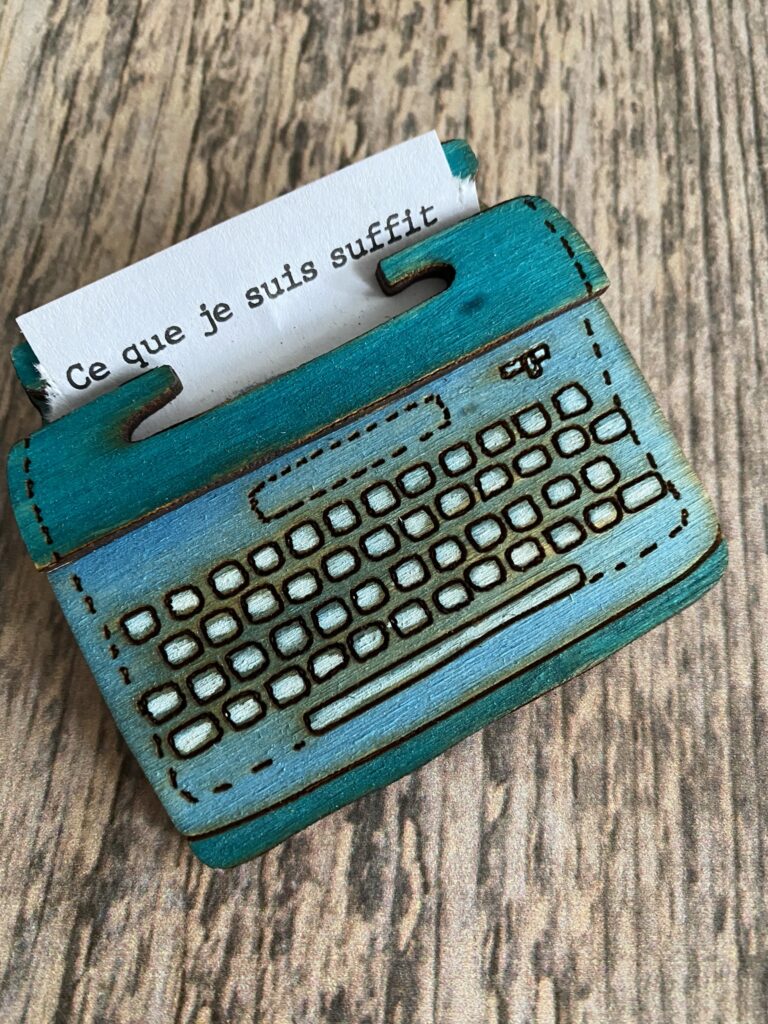 Épinglez vos pensées avec cette broche unique : surprise n°9 8 broche machine à écrire à personnaliser