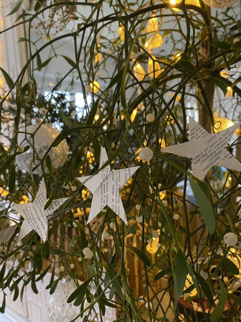 Farandole d'étoiles en papier pour la surprise n°11 8 guirlande d'étoiles en papier