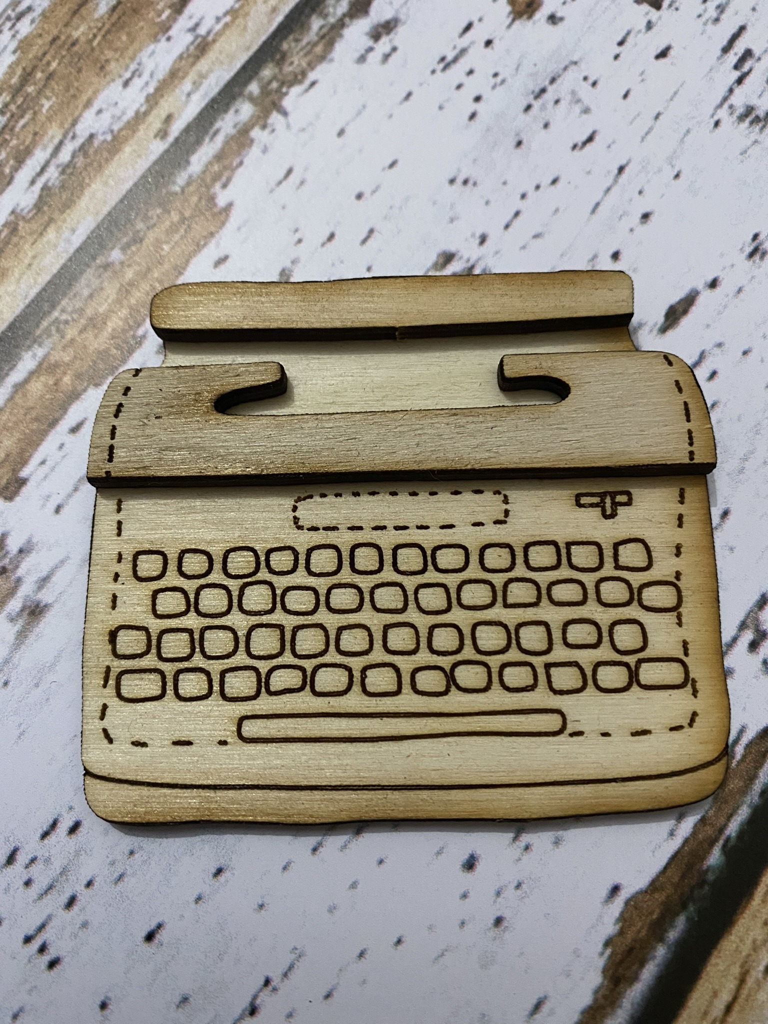 Broche machine à écrire en bois - Ciloubidouille