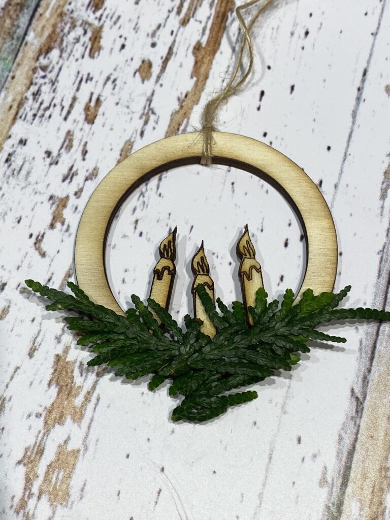 mini couronne en bois