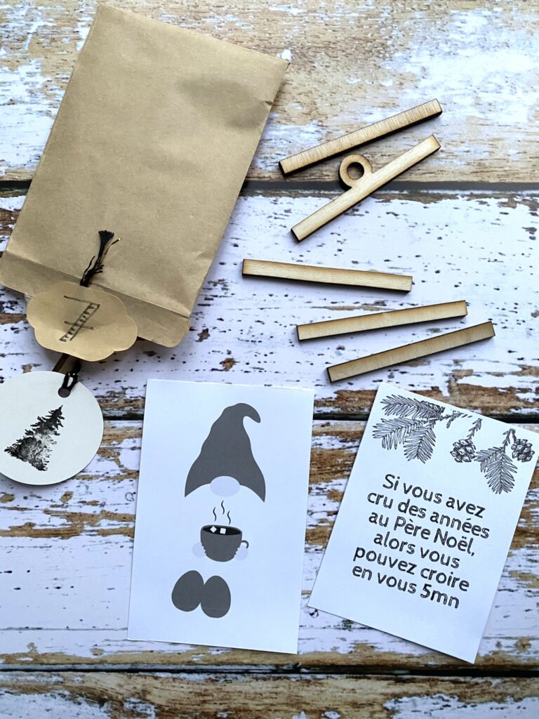 Des mini affiches pour exposer sur le sapin : surprise n°4 1 kit pour mini porte affiche