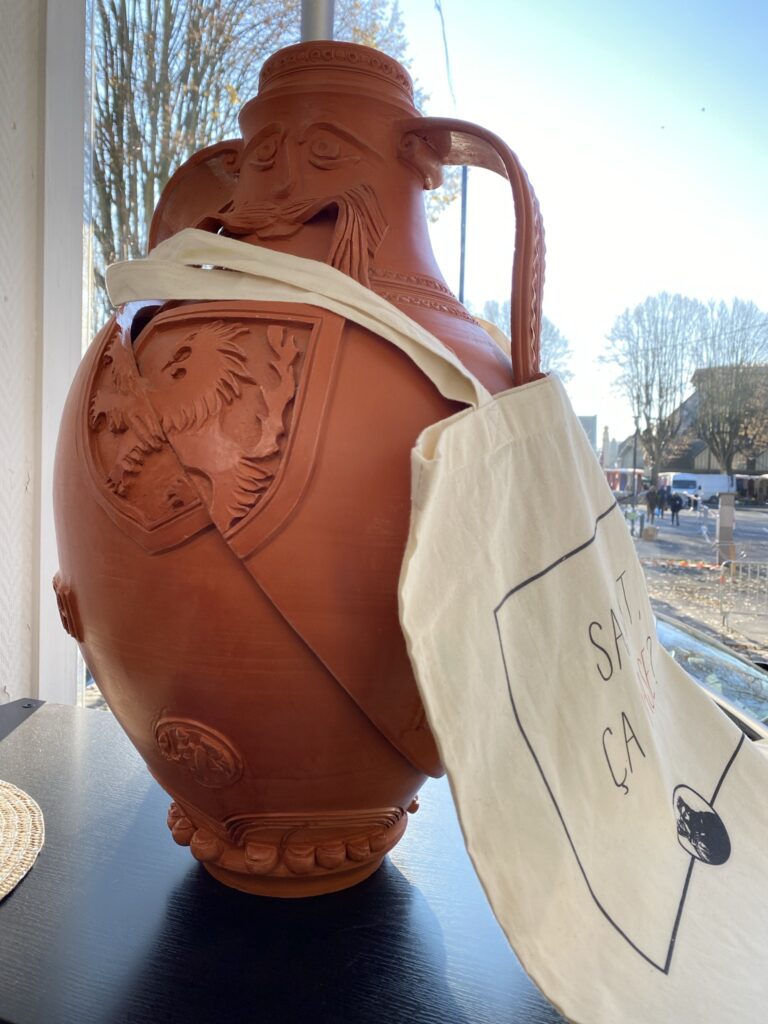 Je vous emmène visiter la belle ville de Soissons ! 1 vase de soisson