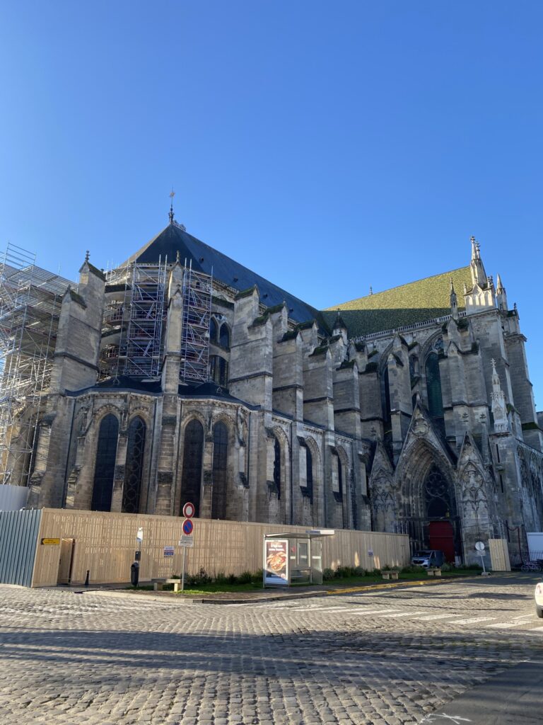 Je vous emmène visiter la belle ville de Soissons ! 3 journée à Soissons : cathédrale Saint-Gervais Saint-Protais