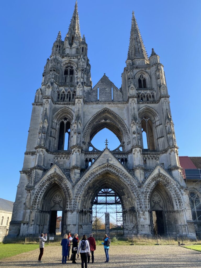 journée à soissons, visite et lieux incontournables, abbaye saint jean des vignes