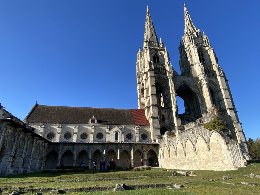 journée à soissons, visite et lieux incontournables, abbaye saint jean des vignes