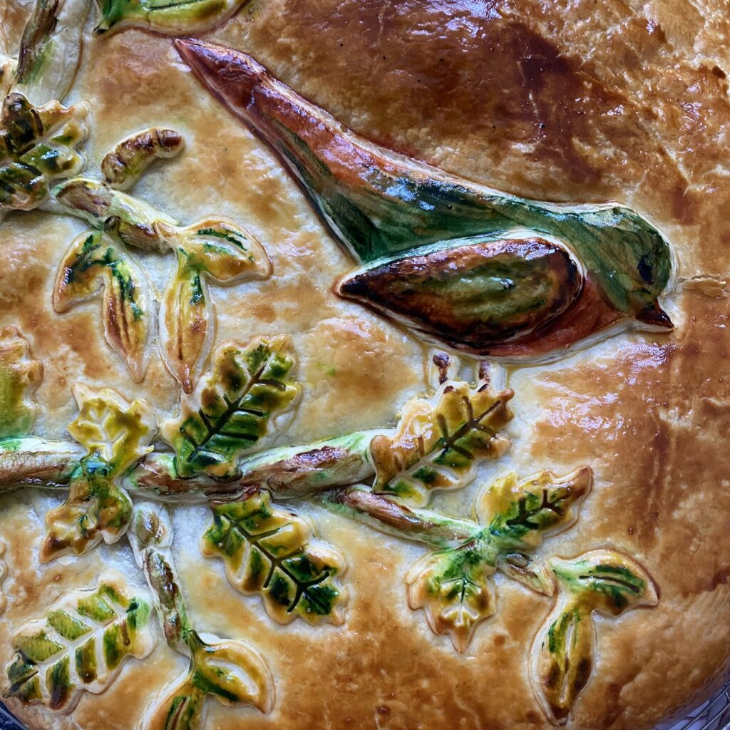 Galette des rois originale avec un oiseau sur la branche 14 galette des rois oiseau