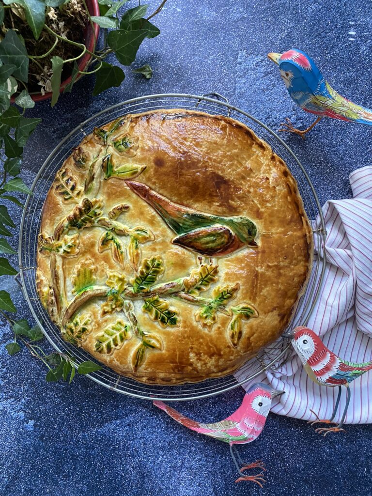 Galette des rois originale avec un oiseau sur la branche 16 galette des rois originale oiseau sur la branche