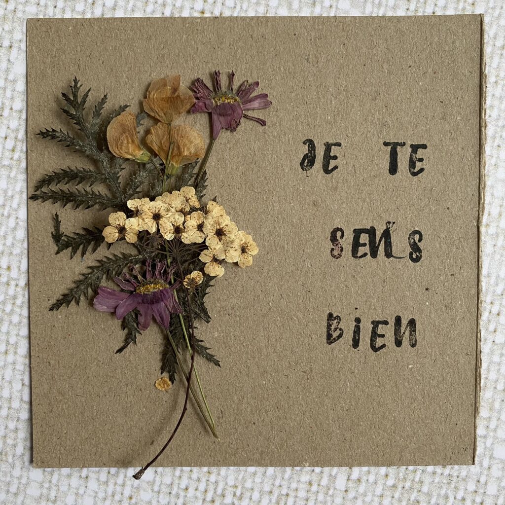 carte saint valentin en fleurs séchées écologique