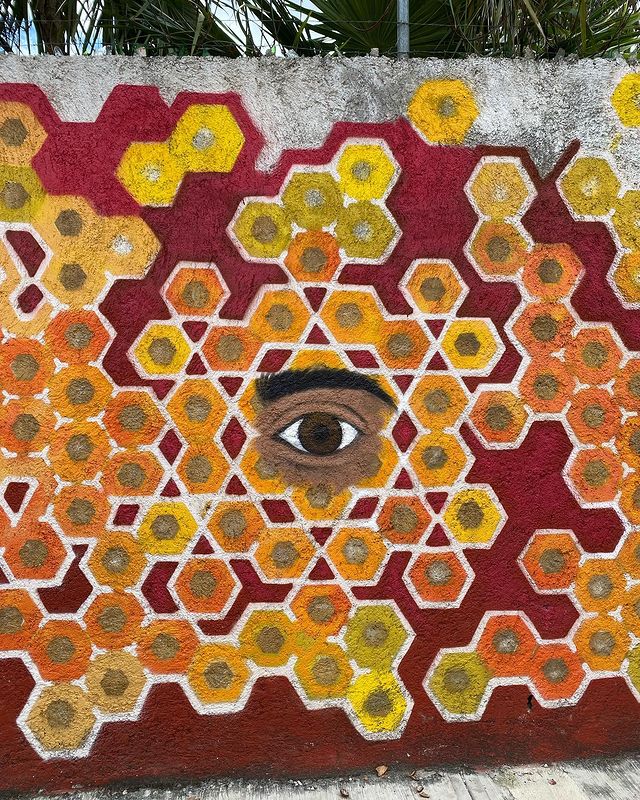 street art œil avec hexagone colorés 