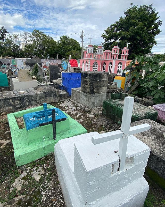 Tombes au Mexique colorées