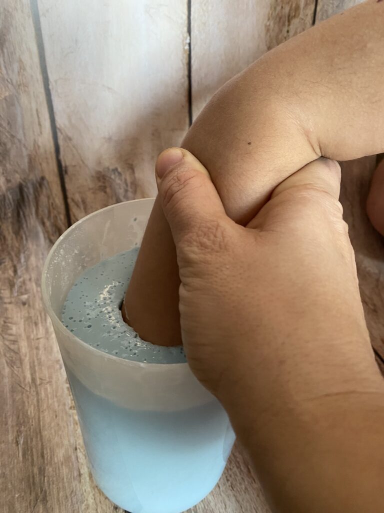 Tuto pour réaliser un moule d'alginate pour plâtre Main et pied de bébé