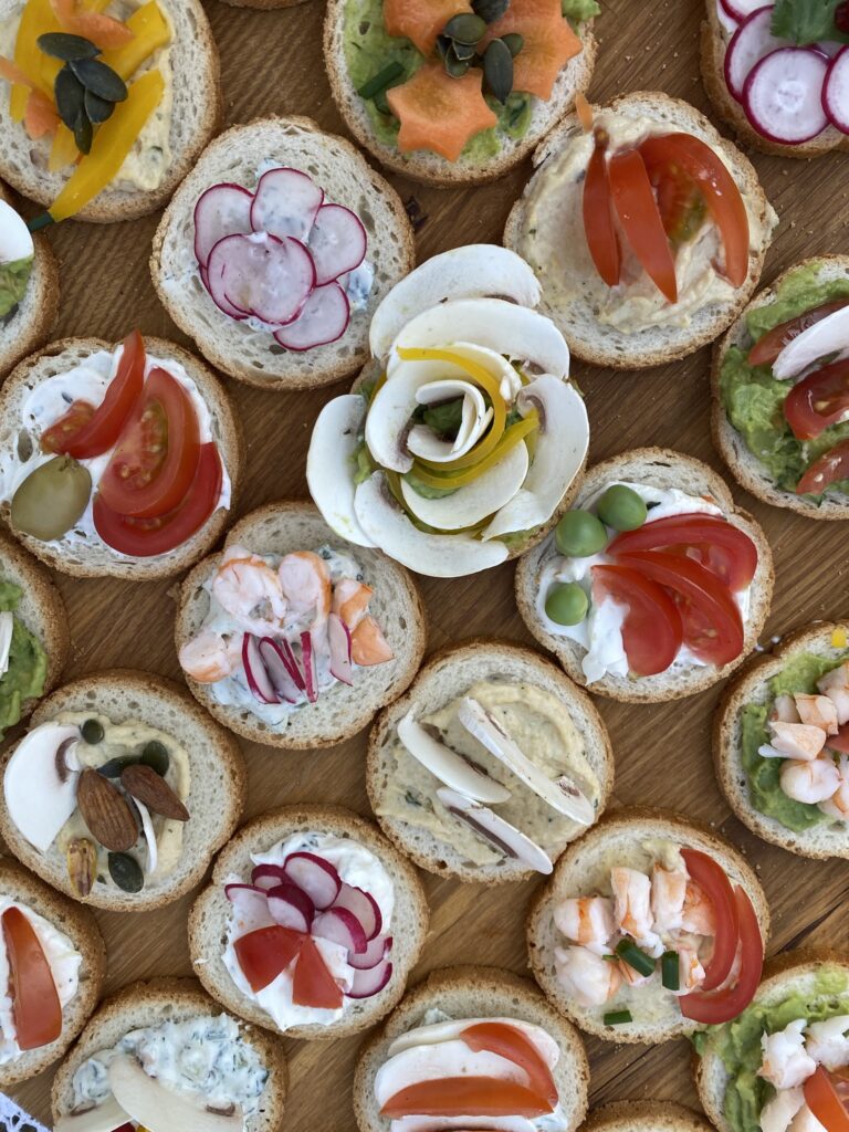 Mettez des tartines dans vos plateaux apéro ! 4 apero tartine