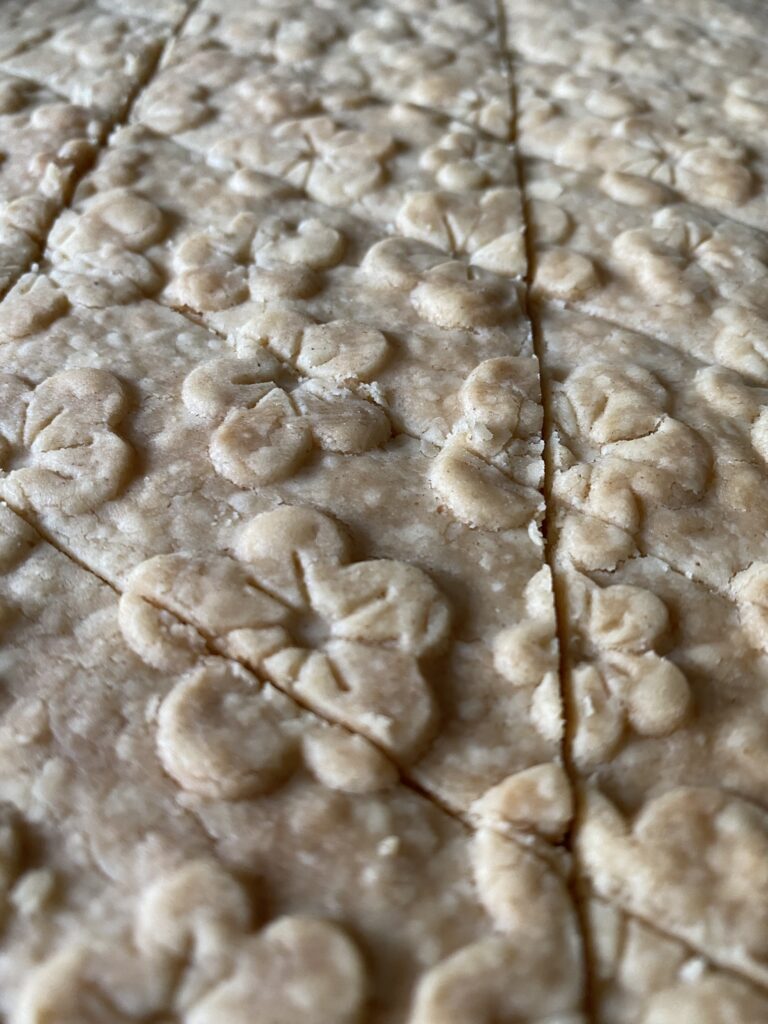 Recette de shortbreads aussi bons que beaux 6 biscuits à motif de fleur de cerisier
