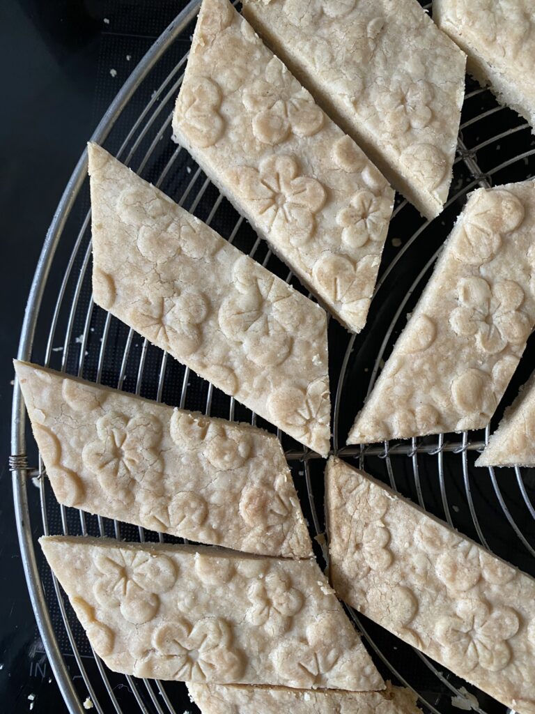 shortbread biscuits à motif de fleur de cerisier