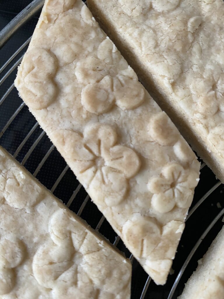 Recette de shortbreads aussi bons que beaux 7 biscuits à motif de fleur de cerisier