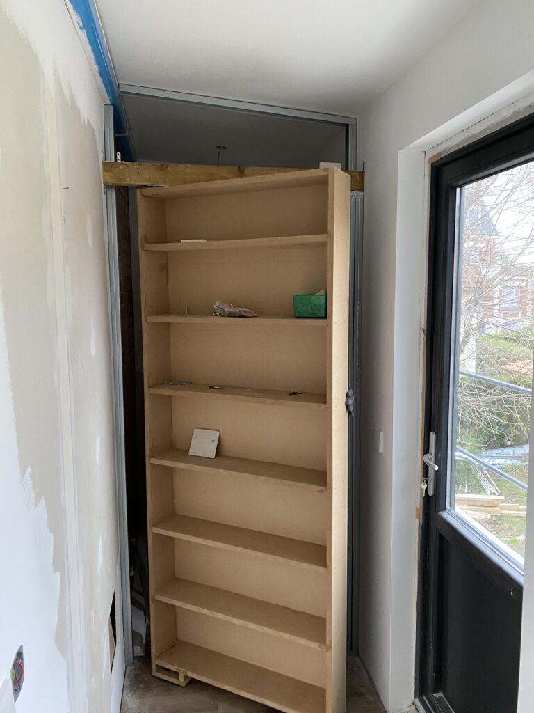 Mon atelier créatif a un passage secret !! 8 tuto porte secrète bibliothèque