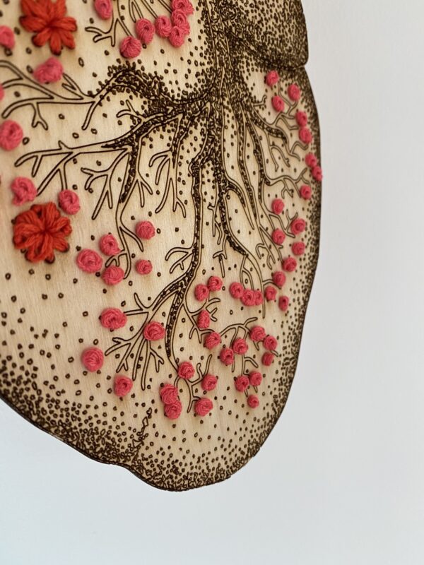coeur en bois a broder detail